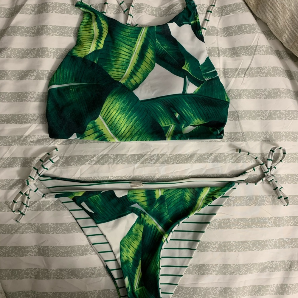 Reversible bathing suit